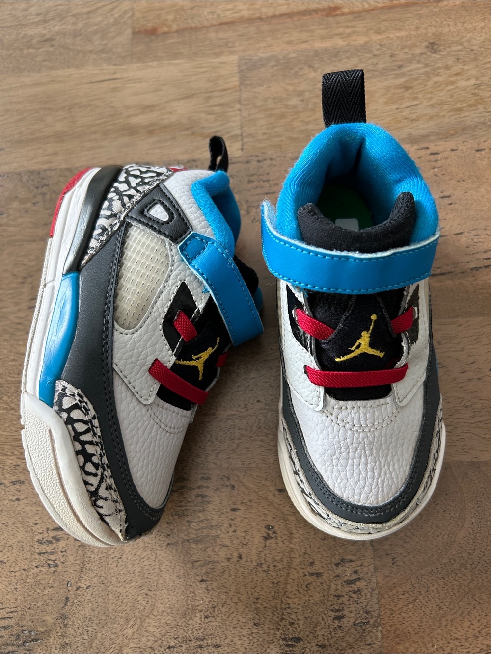 Jordan Kids White Black Blue Sneakers with Red Accents Size 7.5